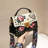 lutaotie Crossbody Bag With Floral Accent