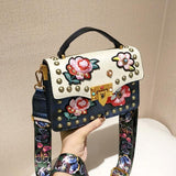 lutaotie Crossbody Bag With Floral Accent