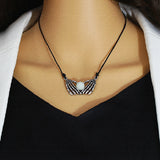 Lutaotie UNK RETRO SKELETON HAND LUMINOUS NECKLACE